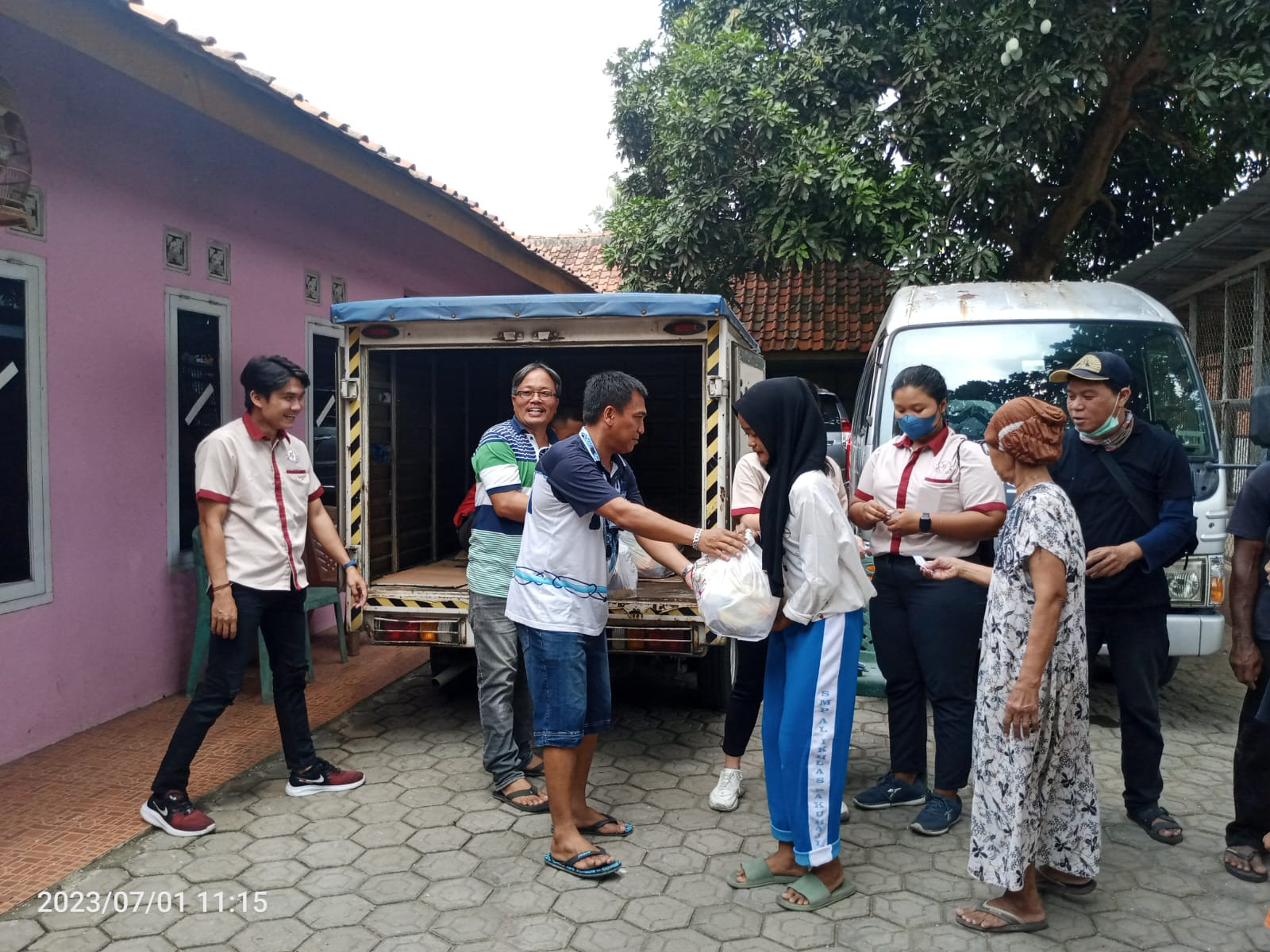 Yayasan Panca Budi Foundation Bagikan Paket Sembako Kepada Warga Desa Gaga Pakuhaji