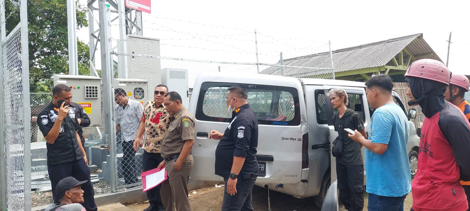 Zona KKOP, Tower BTS Kedaung Baru. Disegel Diduga Belum Miliki PBG Sehingga Satpol PP Kota Tangerang