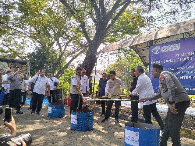 Barang Import Ilegal Dimusnahkan Kementerian Perdagangan di Kota Tangerang